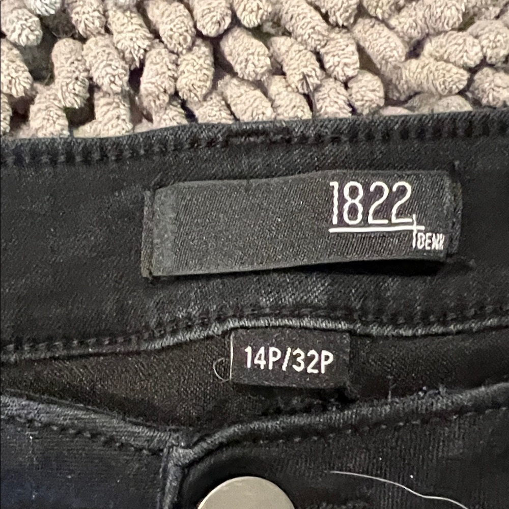 1822 Denim Women's Classic Black Cropped Jeans - Picture 2 of 8